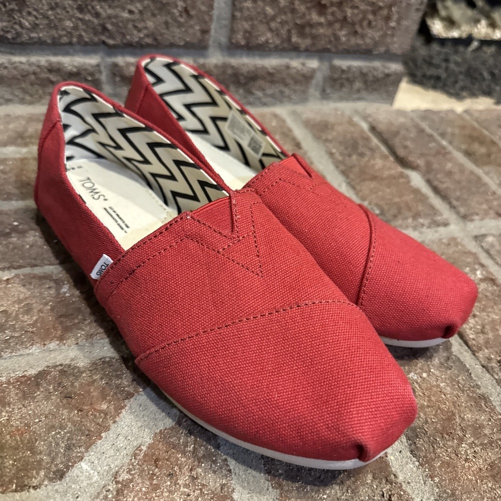 Toms Slip-On Shoes Flats Classic Canvas Red Women's 8.5